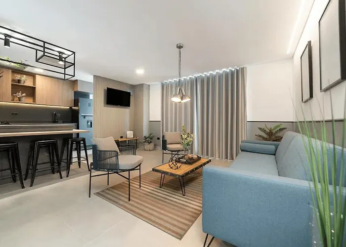 Apt In El Poblado, Walkable Area With Parking 215