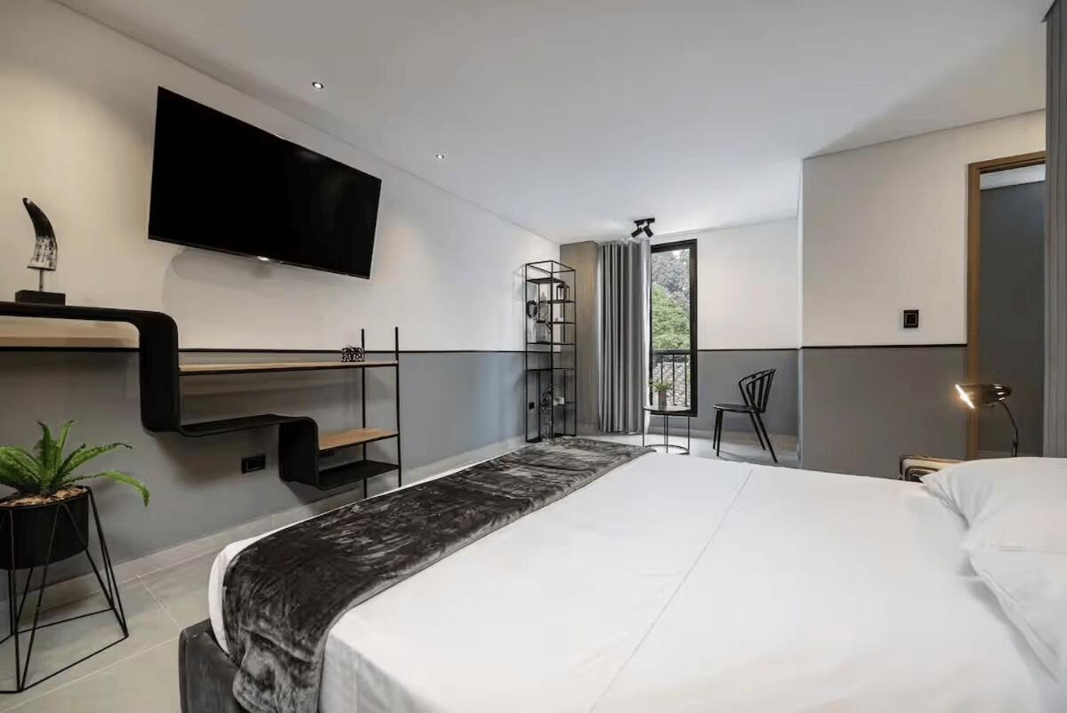 Apartamento In El Poblado, Walkable Area With Parking 215 Medellín