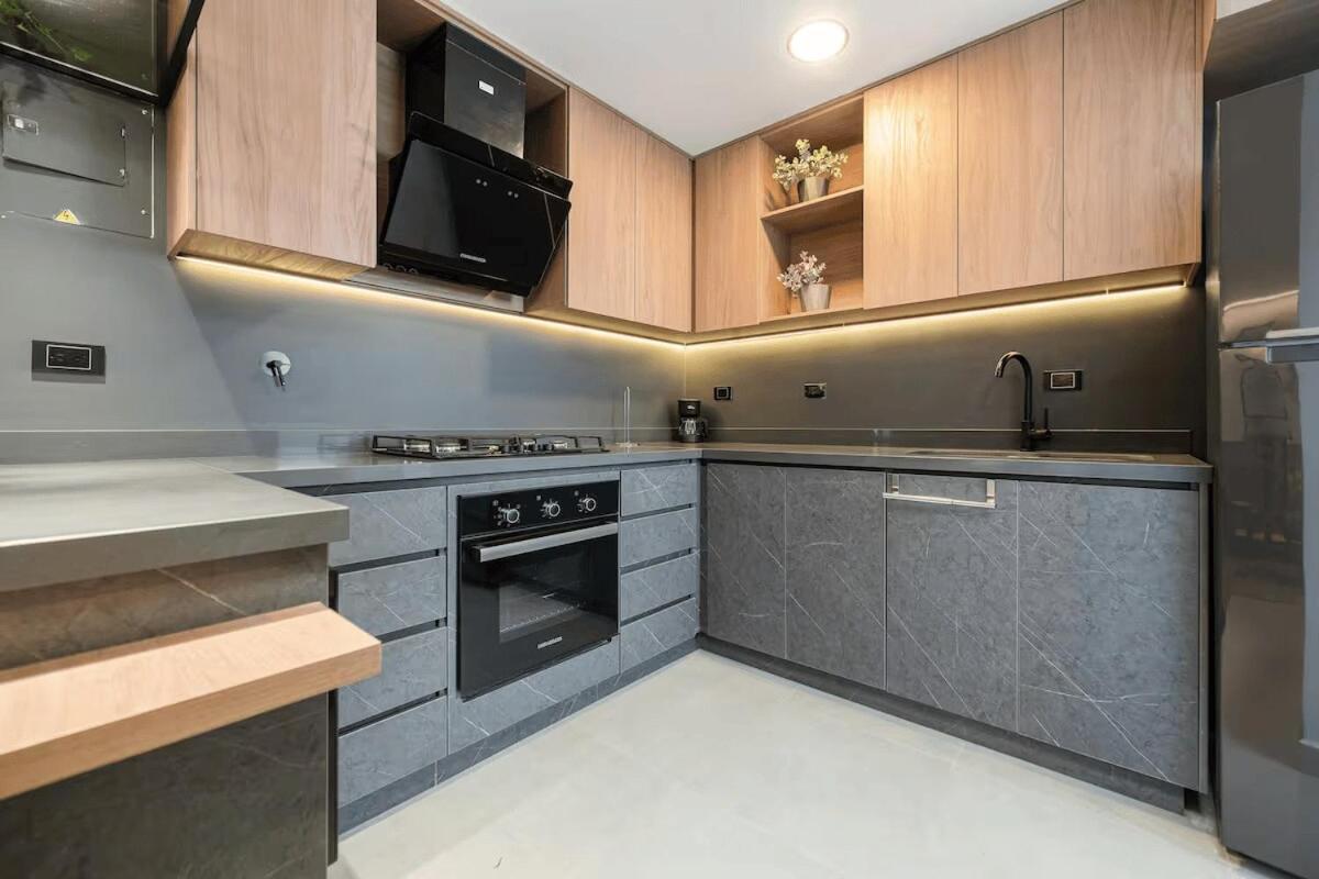 In El Poblado, Walkable Area With Parking 215 Apartamento